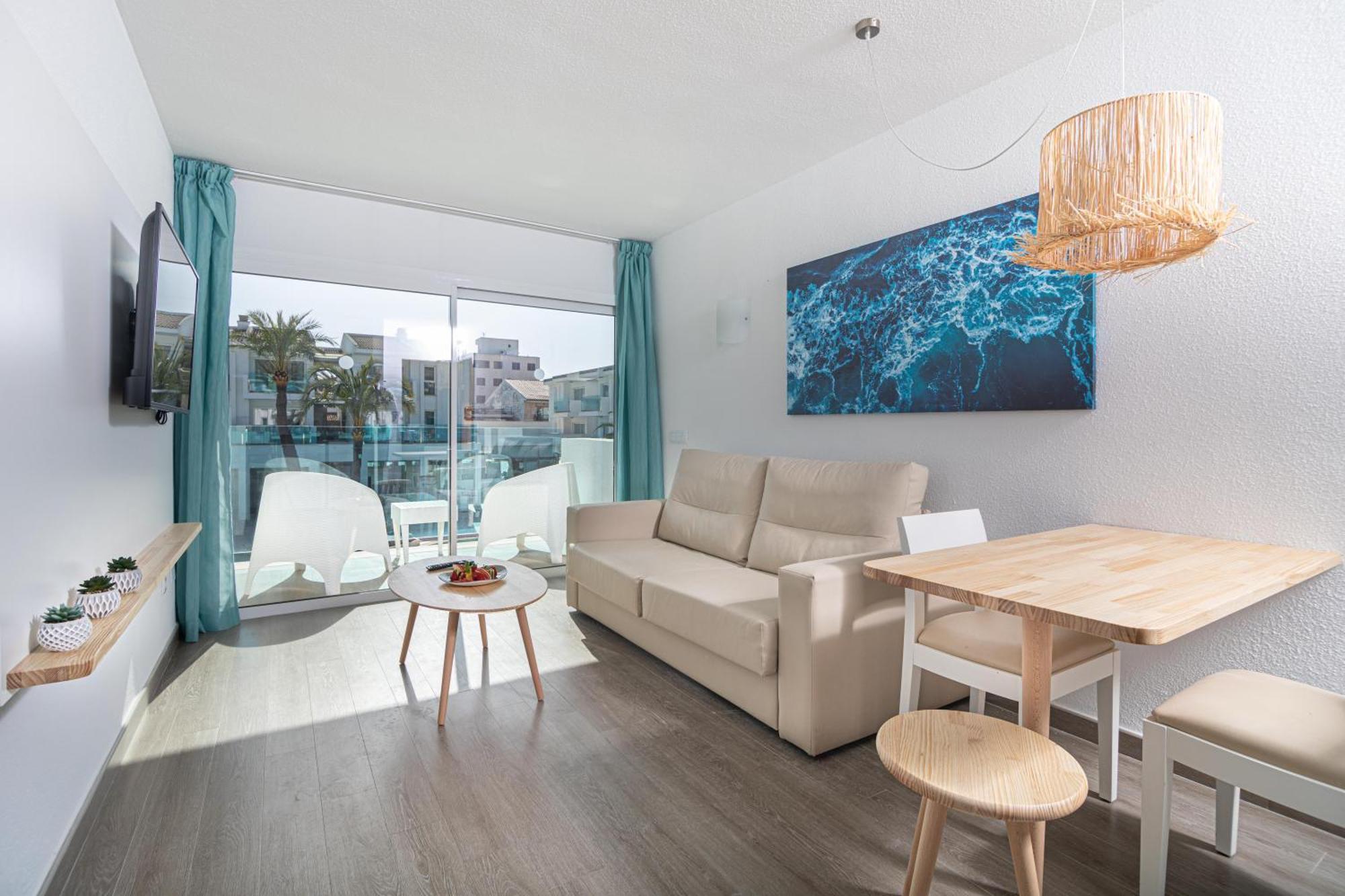 Suite Pool View